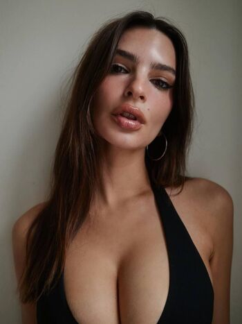 Full leaked Emily ratajkowski  page private photo