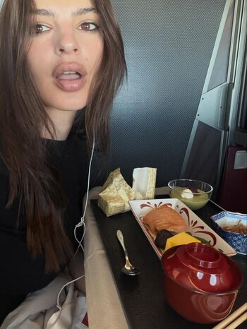 Full leaked Emily ratajkowski private onlyfans photo