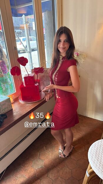 Full leaked Emily ratajkowski private photo