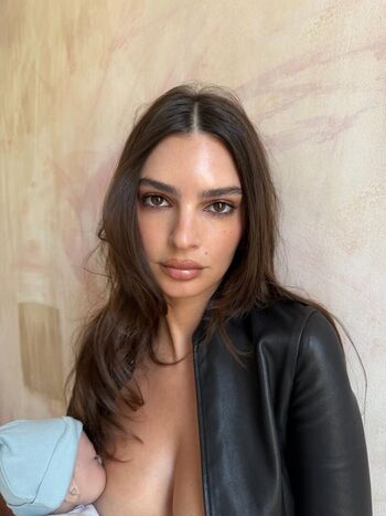 Full leaked Emily ratajkowski private photo