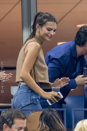Emily Ratajkowski
