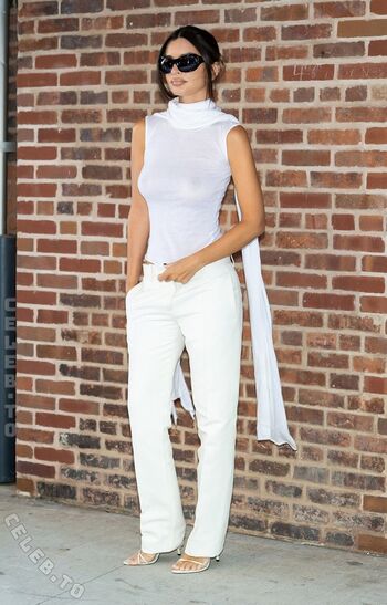 Full leaked Emily ratajkowski page private photo