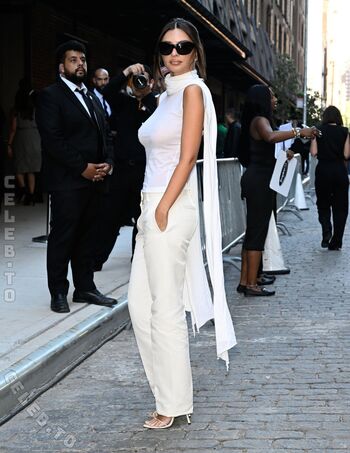 Full leaked Emily ratajkowski  page private photo