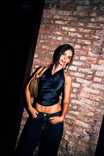 Full leaked Emily ratajkowski page private photo