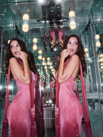 Full leaked Emily ratajkowski page private photo