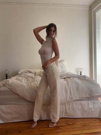 Full leaked Emily ratajkowski page private photo