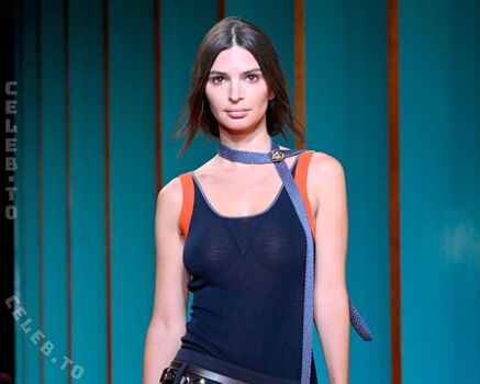 Full leaked Emily ratajkowski private photo