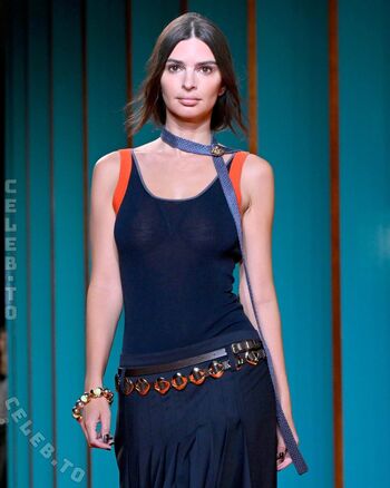 Full leaked Emily ratajkowski private photo