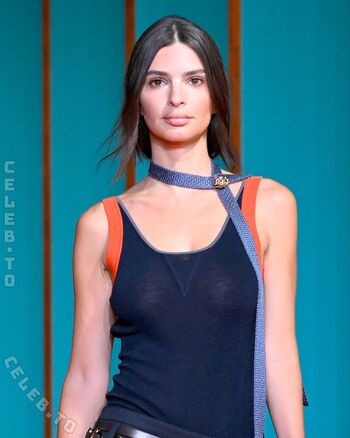 Full leaked Emily ratajkowski private photo