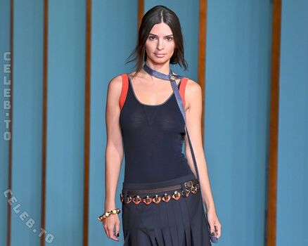 Full leaked Emily ratajkowski private photo