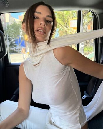 Full leaked Emily ratajkowski private photo