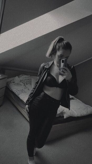 Full leaked Emily toh private photo