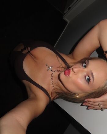 Full leaked Emily yyoung private photo