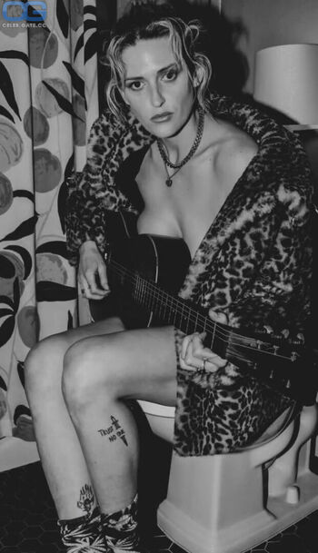 Full leaked Emilyarmstrong private photo