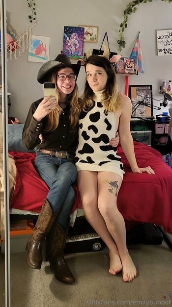 Full leaked Emilybunoof private photo