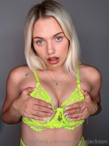 Full leaked Emilyevejackson private photo