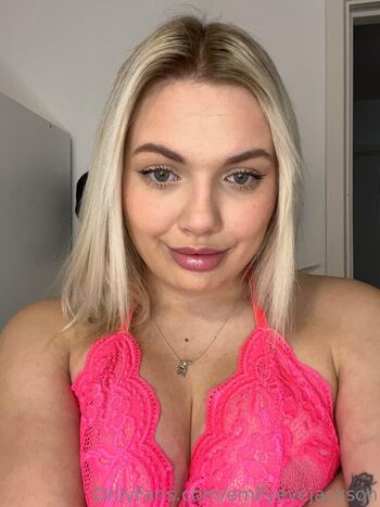 Full leaked Emilyevejackson private photo