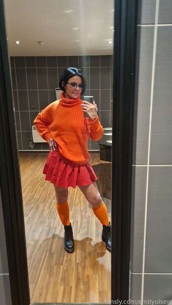 Full leaked Emilyolsen private photo