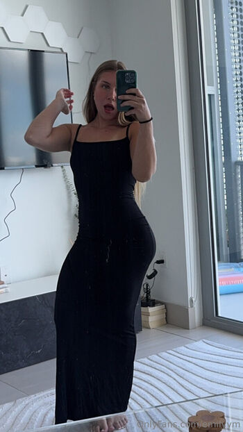 Full leaked Emilyym private photo