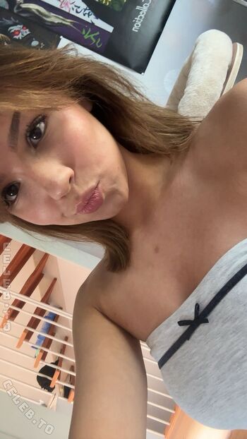 Full leaked Emilyynl private photo