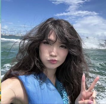 Full leaked Emiru page private photo