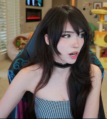 Full leaked Emiru  page private photo