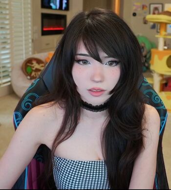 Full leaked Emiru  page private photo