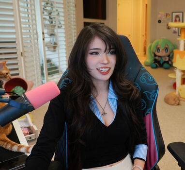 Full leaked Emiru  page private photo