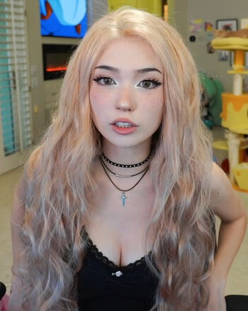 Full leaked Emiru page private photo