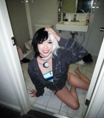 Full leaked Emiru page private photo