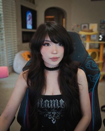 Full leaked Emiru  page private photo