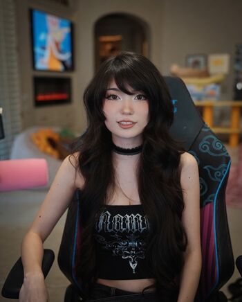 Full leaked Emiru  page private photo