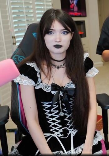 Full leaked Emiru  page private photo