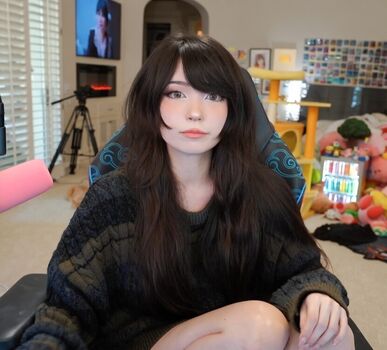 Full leaked Emiru  page private photo