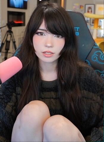 Full leaked Emiru  page private photo