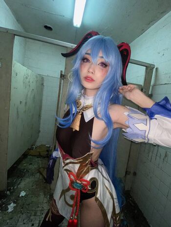 Full leaked Emiru page private photo