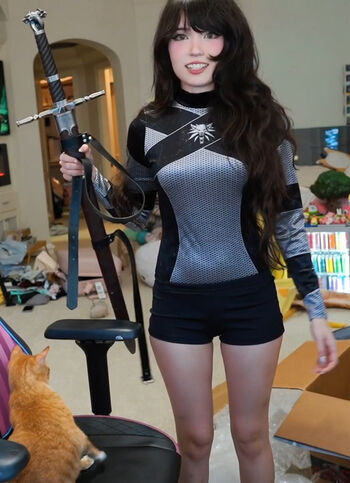 Full leaked Emiru page private photo