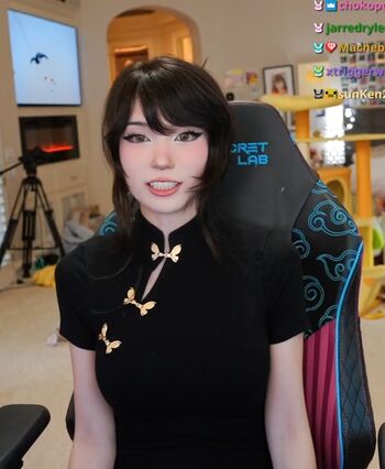 Full leaked Emiru page private photo