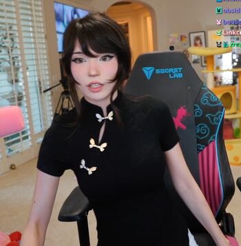 Full leaked Emiru page private photo