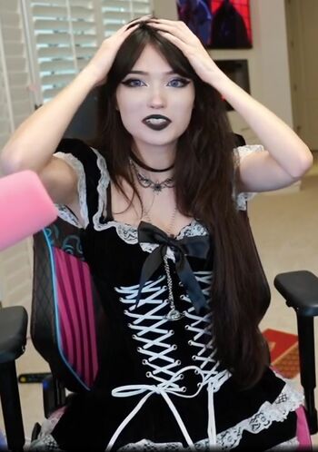 Full leaked Emiru page private photo
