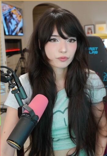 Full leaked Emiru page private photo