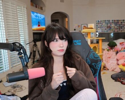 Full leaked Emiru private photo