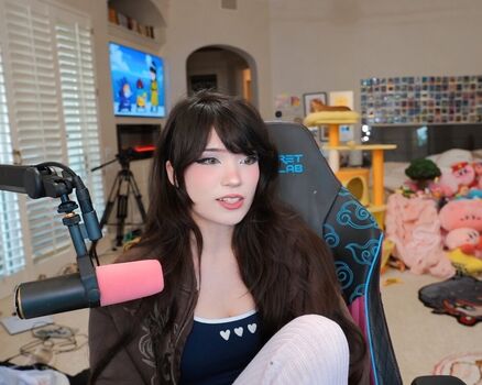 Full leaked Emiru private photo