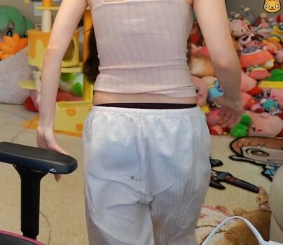 Full leaked Emiru page private photo