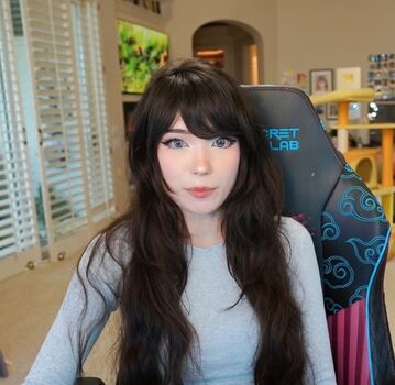 Full leaked Emiru  page private photo