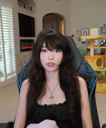 Full leaked Emiru  page private photo