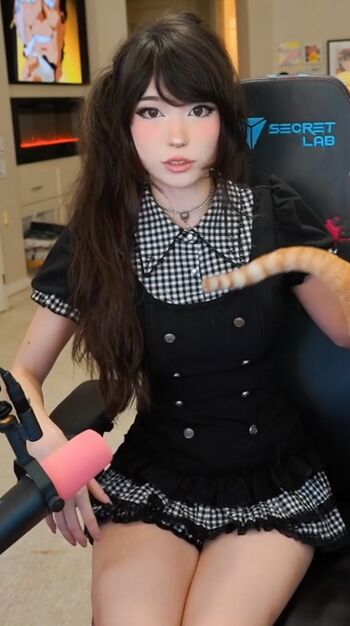 Full leaked Emiru  page private photo