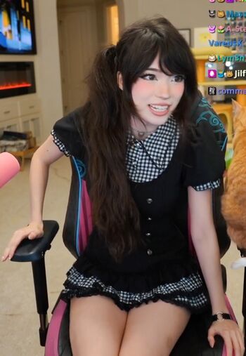 Full leaked Emiru  page private photo