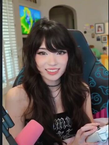 Full leaked Emiru private photo