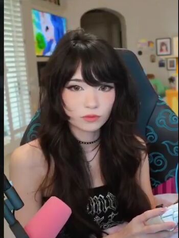 Full leaked Emiru private photo